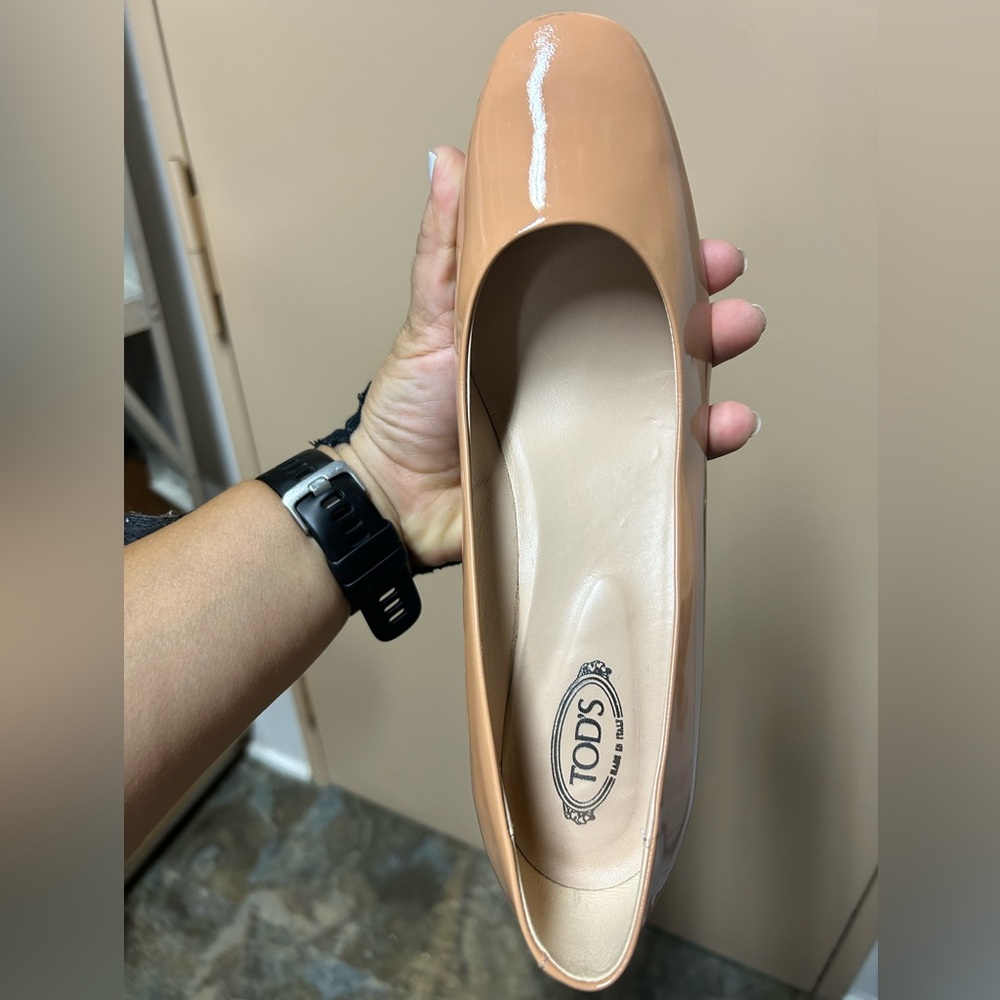Tod's Women's Nude Patent Leather Flats